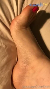 Janeleecutefeet - Full video coming next Watch me wiggle out of my