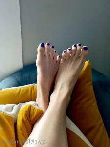 Jewelsfeetandtoes - Heading to bed but doing a little stretching and