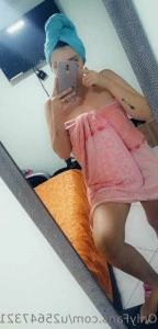 U256473215 - Me aplicas bronceador con esas manos tocando todo lo que