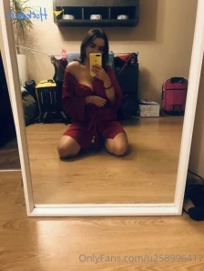 Kisasha - A sexy mirror shot