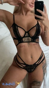 Majabebe - Friday Morning naked in bed