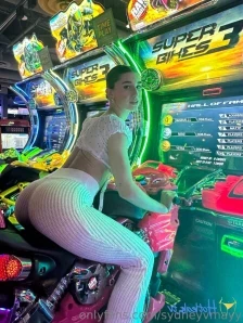 Sydneyvmayy - ready to ride