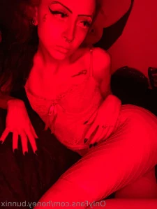 Succubunny.free - Leave a handprint
