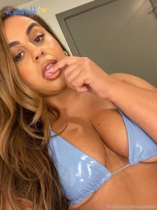 Ayeshax - in the limelight