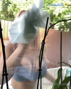 Alexsisfayefree - Do you like to see my juicy titties in tight tops