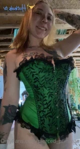 Pierced_princess - Feelin a lil spicy at work