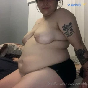 Sydgettinbig - Before stuffing video and some horny pics