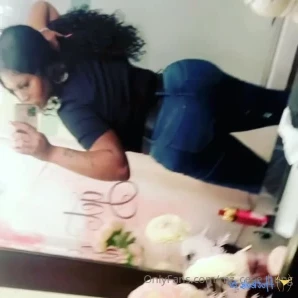 Mz_cece_hung - New vid coming tonight it will be sent to ya inbox don 