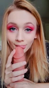 Miinuinu - ᗜ This dress fulfills my dreams of being a sexy elf The