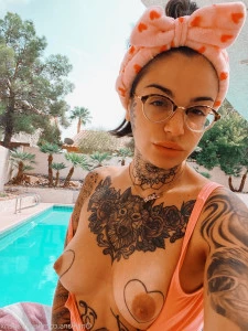 Leighravenx - Cum play in the water with me