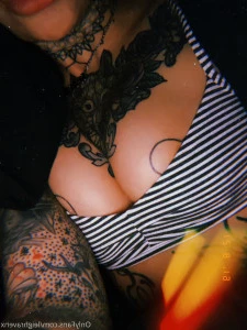 Leighravenx - You know you want to pull my panties down