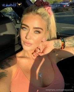 Ashleywolfx - Serving body and attitude Happy Sunday