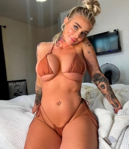 Ashley • Blonde & Tatted 👱‍♀