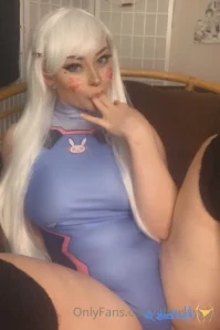 Lilbussygirl - Which one do you wanna lick the right one or left one 