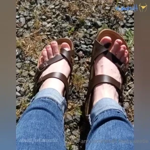 Small.feet.sweetie - Let s get out of this