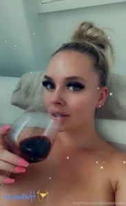 Alexismonroexx - Why don t you slide in my dms and let s have fun