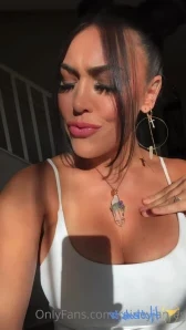 Raineyjames - What s your first move if you come home to this