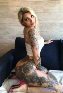 Anny_huge_tits1 - Will you like to touch my virgin ass