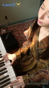 Elfgirltalia - I thought my cello teacher ghosted me but she was just