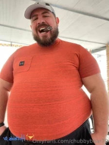 Chubbybear79 - Fat daddy squeezing in a 3XL shirt