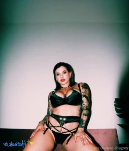 Keishagrey - It s late I m horny and all alone If you re awake CUM