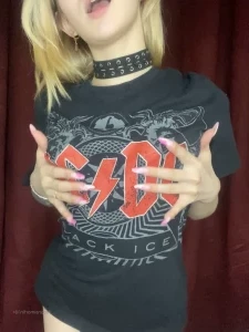 Moonsimorfin - Stick your cock between my boobs