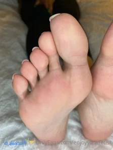 Enjoyyourfetish - Honey Massage Vibes with my new Foot Mama