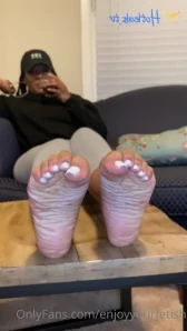 Enjoyyourfetish - Honey Foot Worship And Smoke Session With My Big Part 2