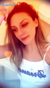 Izzy_xx - Putting my final touches on today s video It is very