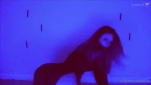 Izzy_xx - messing around with some black lights today