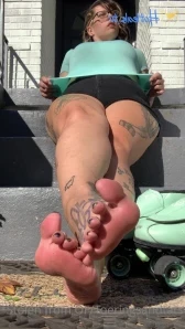 Toeringsandtats - It s Thick Thursday and I heard these thighs wouldn part 1