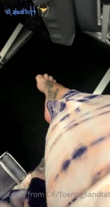 Toeringsandtats - Friends helps friends with their nylons with part 1 
