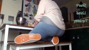 Shortlivedtyranny - Watch my luscious booty sway and gyrate right in