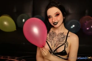 Ravenalternative - Ever seen a pussy pick up a dildo before