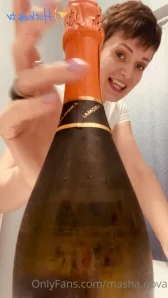 Masha.nova - Good music makes me want to take my clothes off 