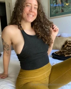 Nicolequinn - Swipe for puss hehe