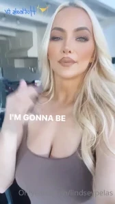 Lindseypelas - I m in my hometown and I m moving our LIVE to TOMORROW