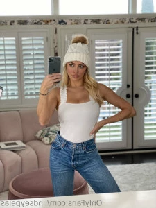 Lindseypelas - What do you mean more squats HAPPY FRIDAY OF I ll see