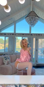 Lindseypelas - Something to SUCK ON Unlock this post and lmk I ll send