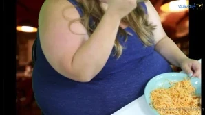 Fun-fetish - Eating Wings in Bed