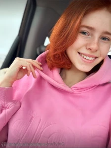 Mollycry - Blonde Bold amp Ready to Make You Laugh Who says blondes