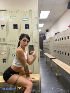 Bbyyygrace - These curves are just the beginning