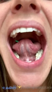 Giantesstara - Yes I know you re there looking up at me Climb up my
