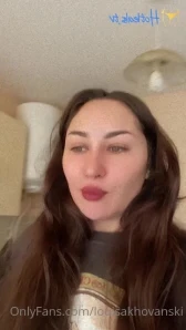 Louisakhovanski - Do you like that pink color