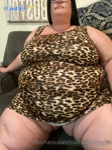 Ssbbwladyjiggles - Just got done working and had a quick shower before