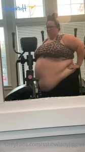 Ssbbwladyjiggles - Millions of peaches peaches for me