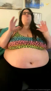 Ssbbwladyjiggles - Just a little song and shimmy to kick off the