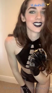 Xoprincesspetra - Lounging around in thigh high boots while you run
