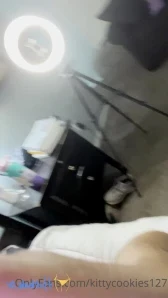 Worldclasskitty - Tried to get a pic of kitty s kitty mister paws