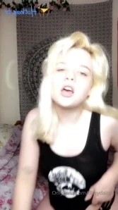 Ditsydaisy - i think i have a pretty pussy
